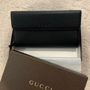 Gucci leather zip around wallet for men (black)